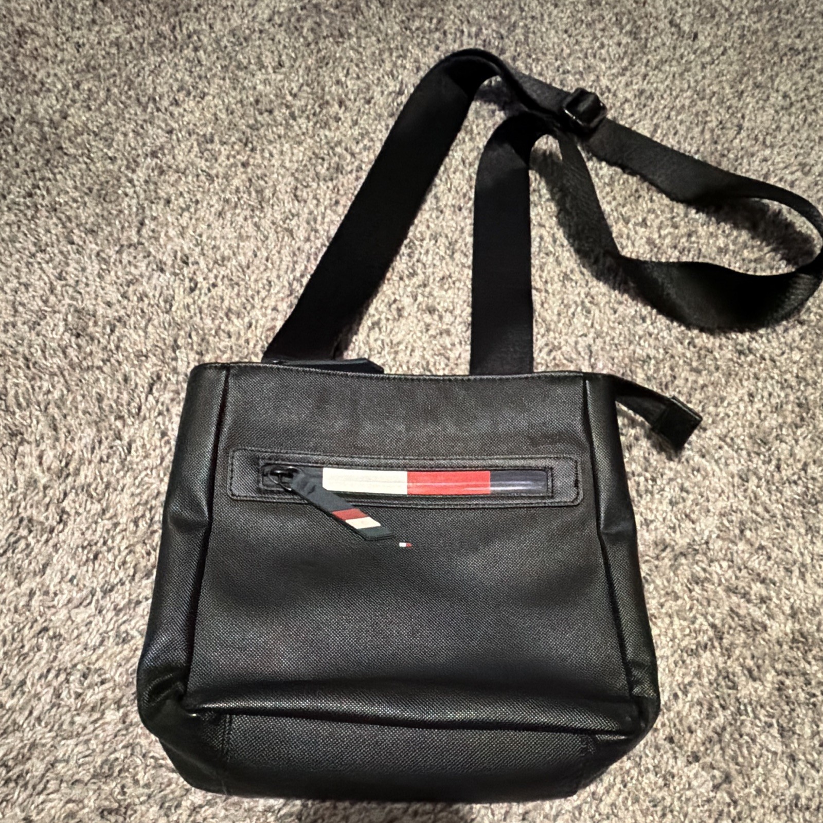 Tommy Hilfiger Men’s Black Crossbody Bag Zip Closure Adjustable Strap Pockets