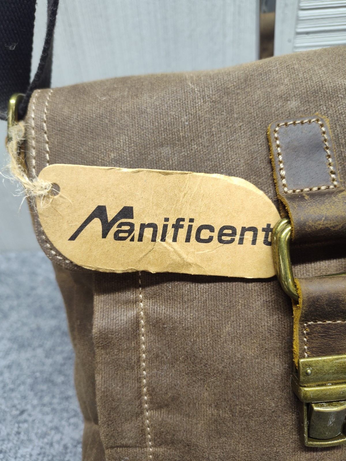 Manificent Men Messenger Bag Brown Black Strap Buckle Lined Back Pocket Outdoor
