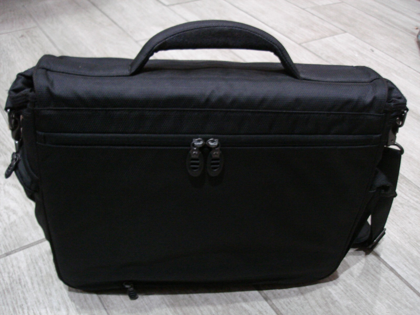 Tumi Tech Ballistic Messenger Bag 5506D Black Laptop Nylon Crossbody Strap