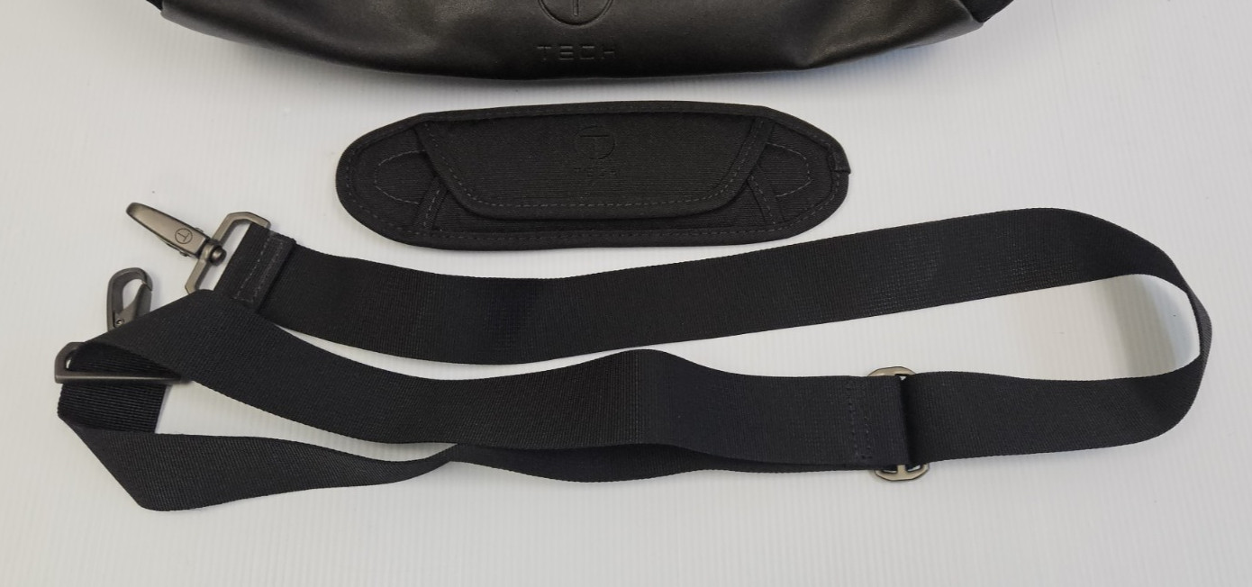 TUMI T-TECH 16” Messenger Laptop Nylon Black Bag 67740D with Shoulder Strap