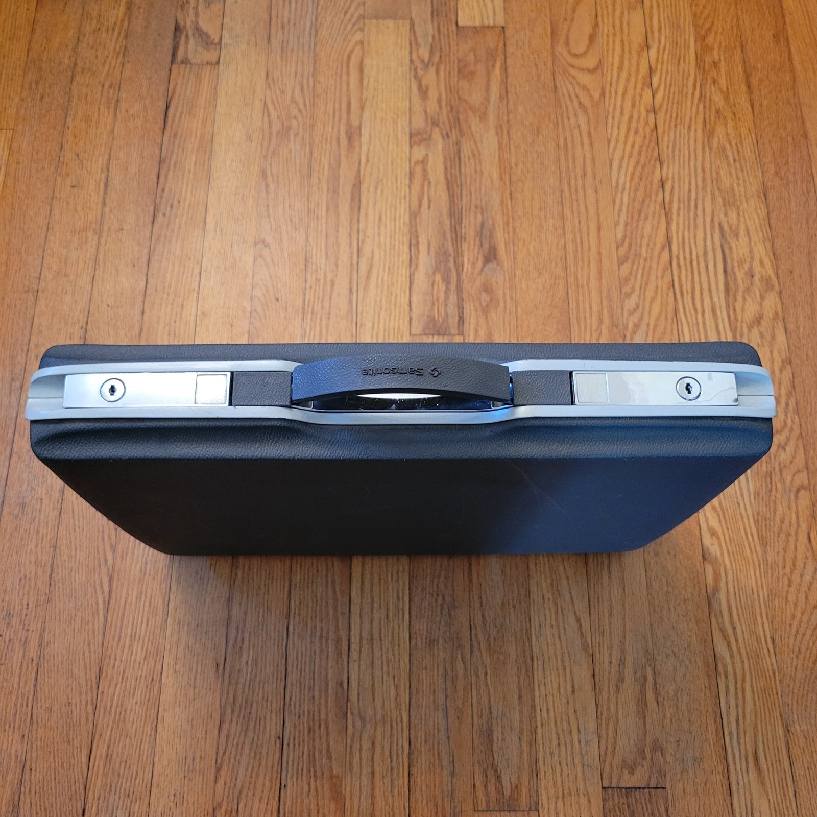 Samsonite 18″ Briefcase Black Hard Shell Slim Travel Keys VINTAGE Business Man