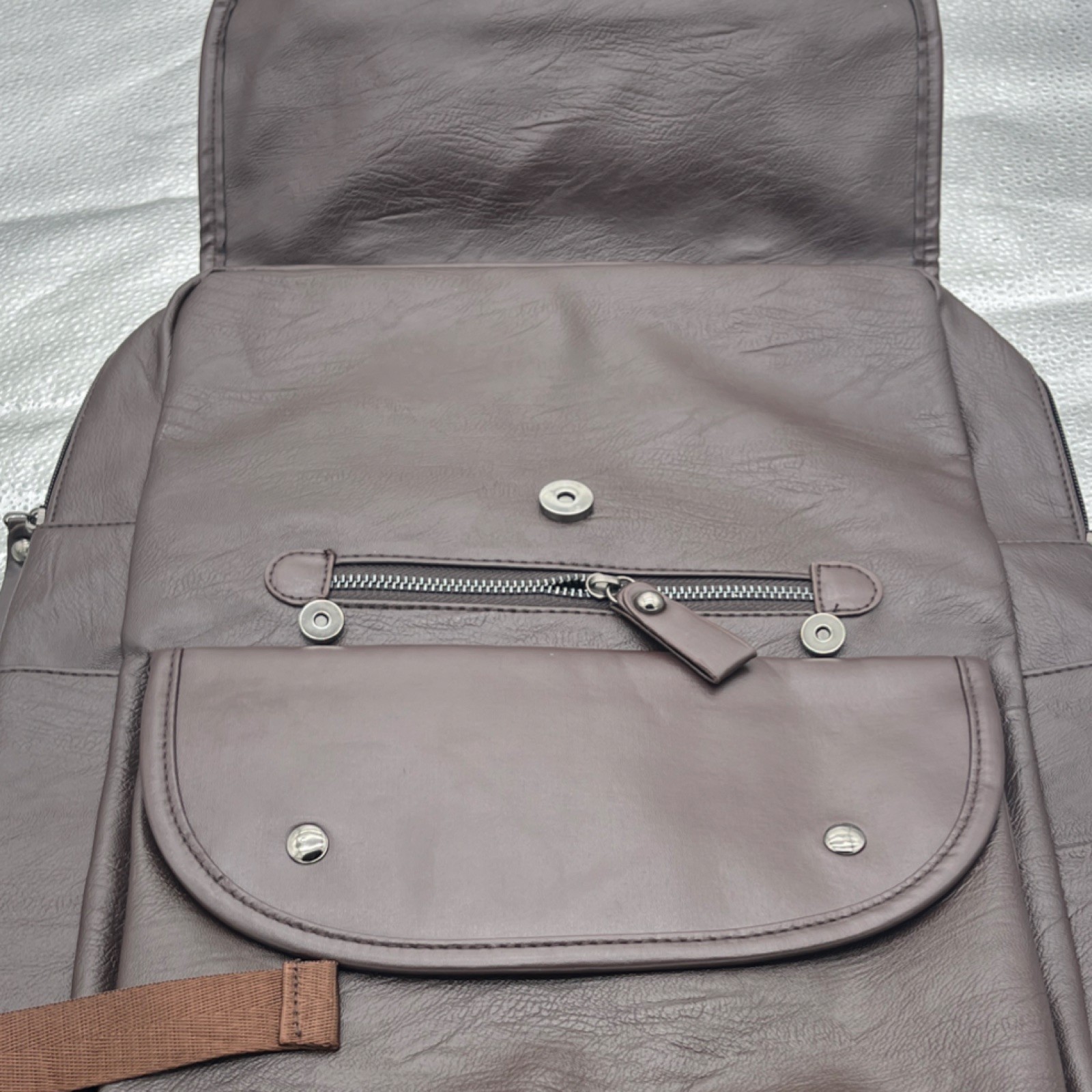 Brown Men’s Backpack with Buckle, Zip, and Snap Closure for Casual Travel