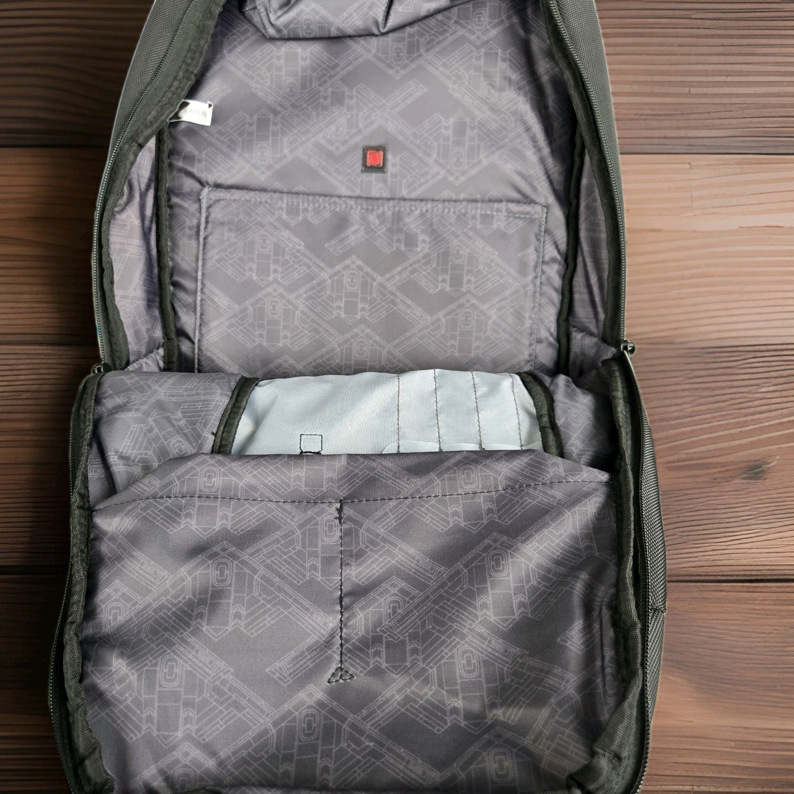 OGIO® Ace Black Backpack, 1680D, 1,450 cu. in./22.1 L,PADDED Pockets 411061 NWOT