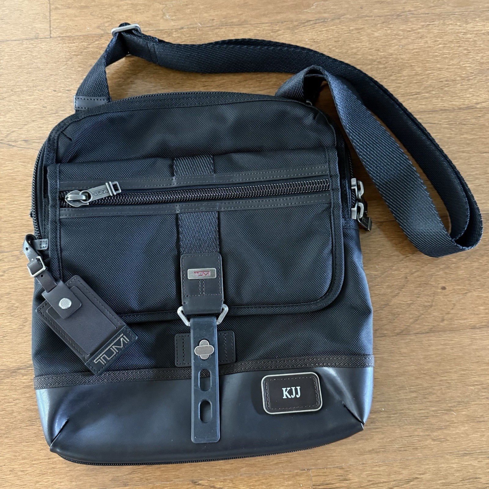 TUMI Alpha Bravo Annapolis Crossbody Messenger Bag Black 222304HK2 EUC Authentic