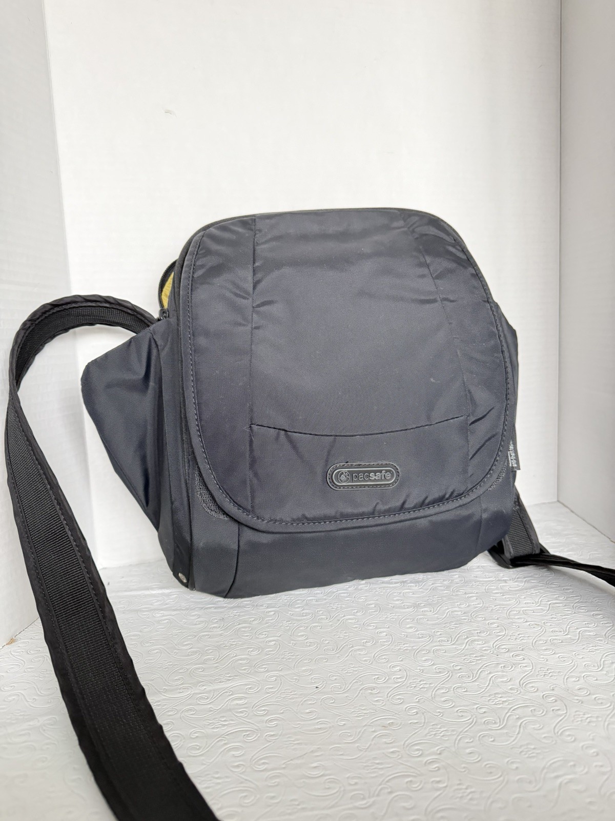PACSAFE Metrosafe 200 GII Anti-Theft Unisex Crossbody Shoulder Bag Black