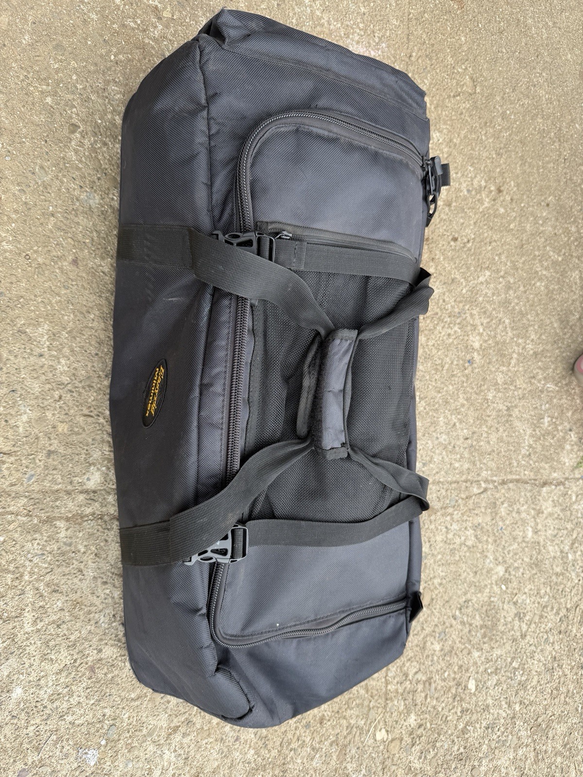 Easyrig Black/Gray Duffle Bag Zip & Buckle Closure Adjustable Shoulder Strap