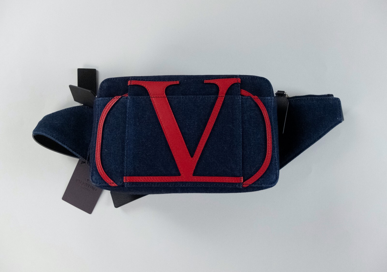 (NO CUSTOMS TAX) VALENTINO Garavani Vlogo blue & red denim & leather belt bag