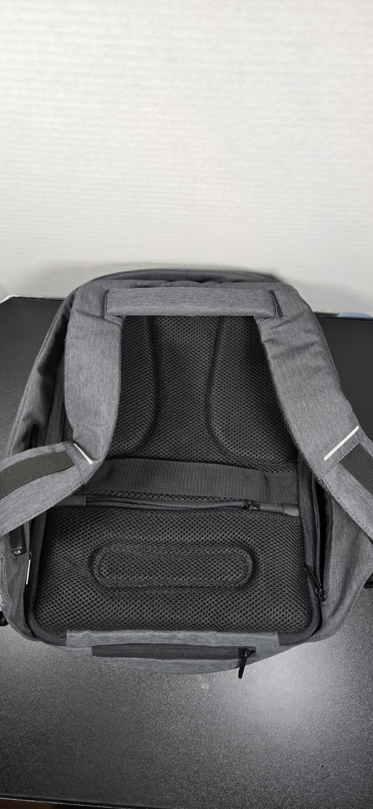 XD Design Antitheft Backpack Great Condition! Bobby See Photos For Measurements
