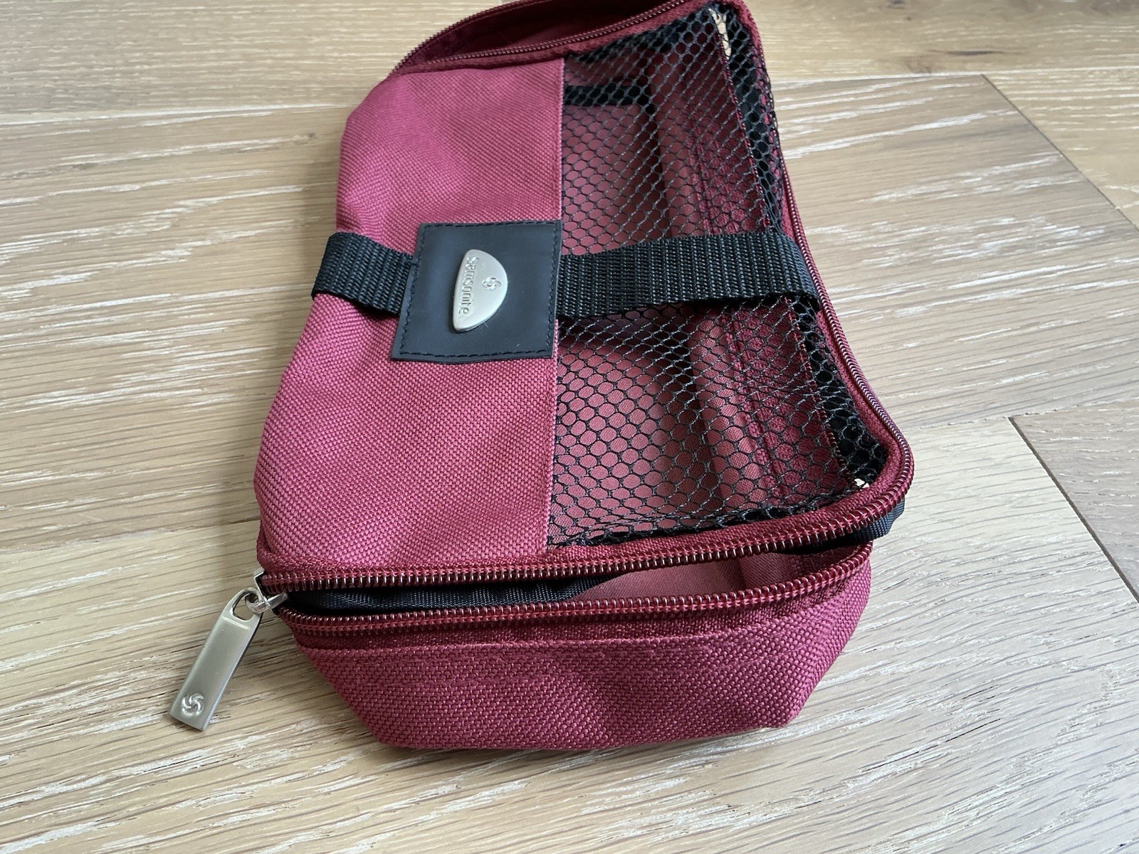 SAMSONITE TOILETRY BAG MAKEUP TRAVEL JEWELRY Burgundy Red ZIP BAG MESH POUCH
