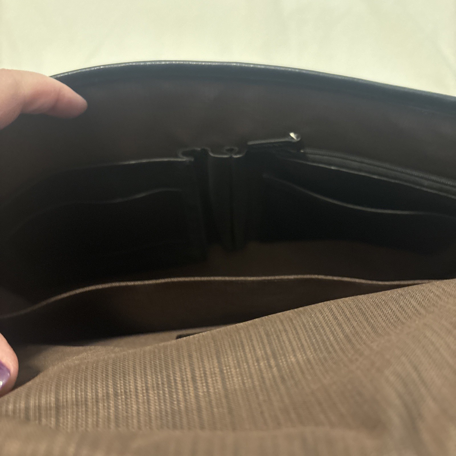 Cole Haan Pebbled Black 100% Leather Messenger Bag Laptop Shoulder Strap Attaché