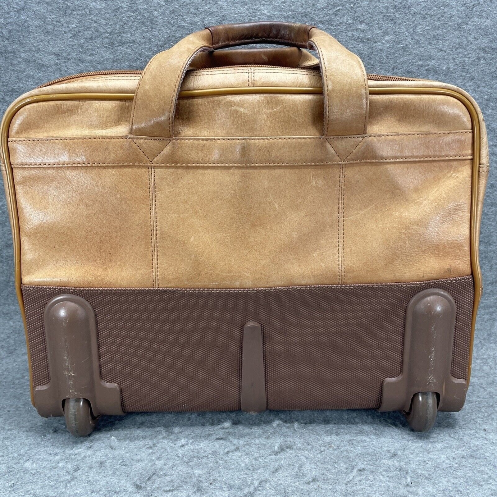 Solo New York Walker Brown Camel Leather Briefcase Laptop Rolling Travel Bag