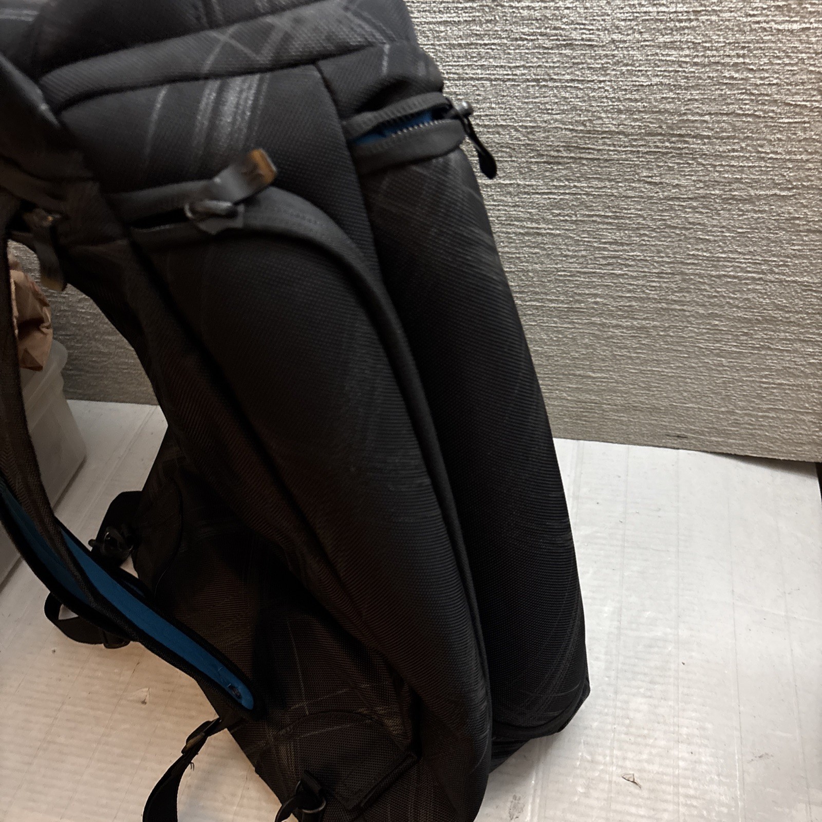 Hurley Backpack Convertible Duffel & Messenger Laptop Bag Travel Plaid Black EUC