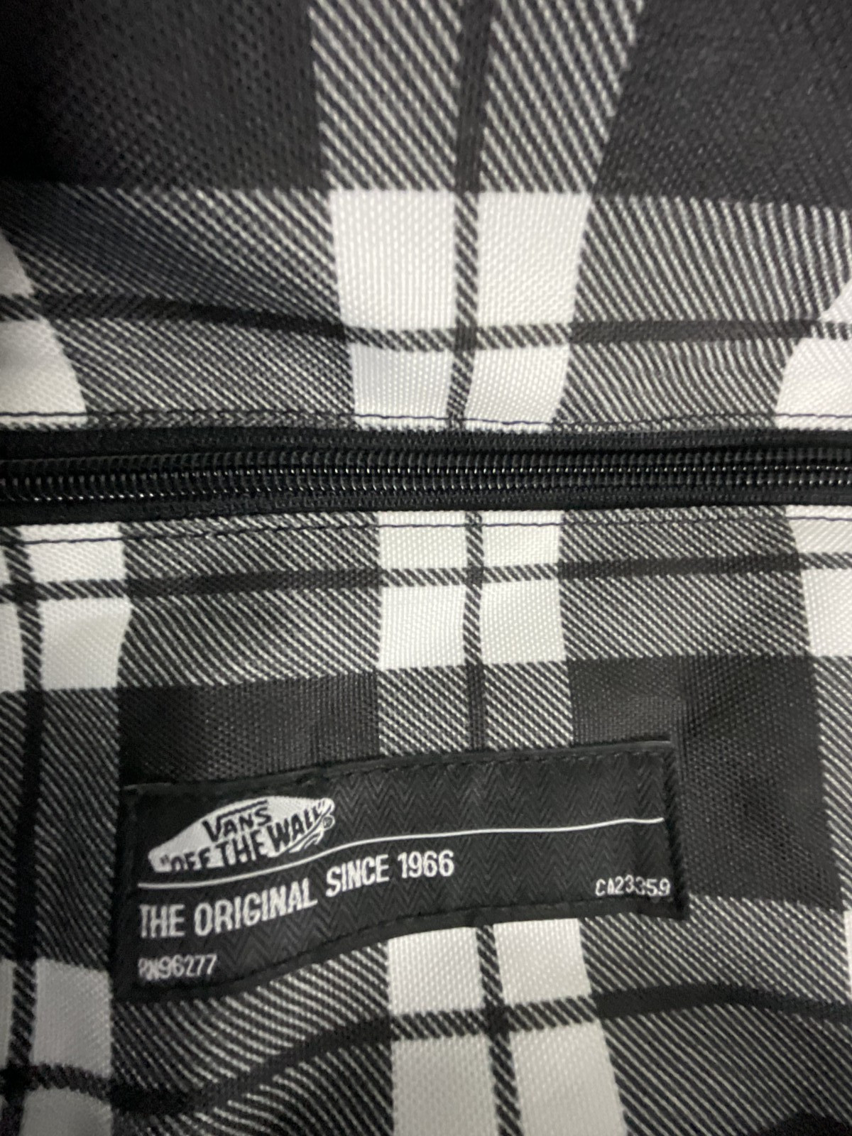 Vans off the wall Men’s Black and White Skateboard Travel Bag