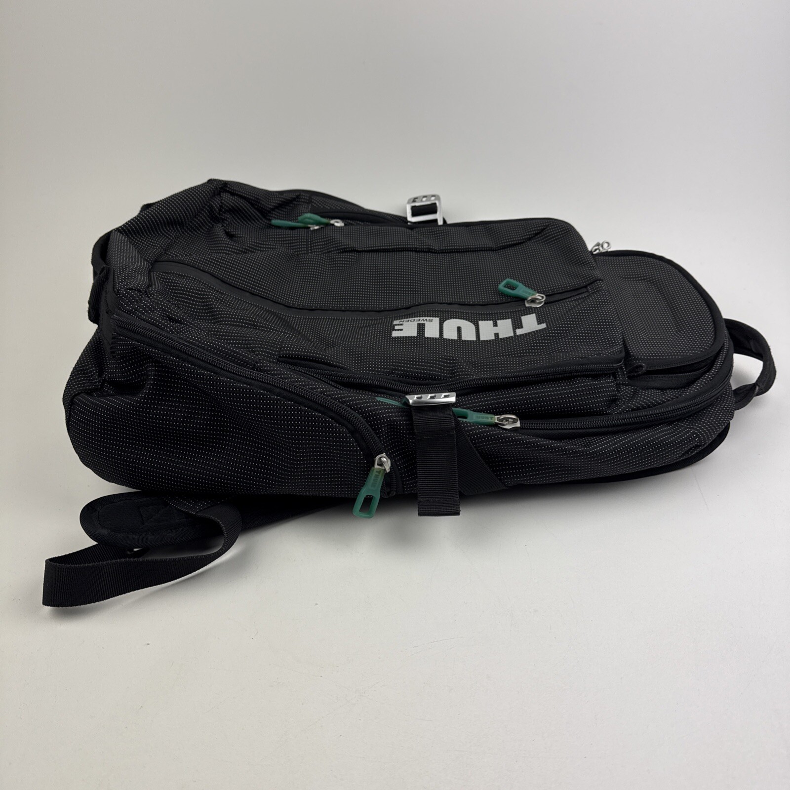 THULE Crossover Backpack Computer Travel Laptop Black w White Spec