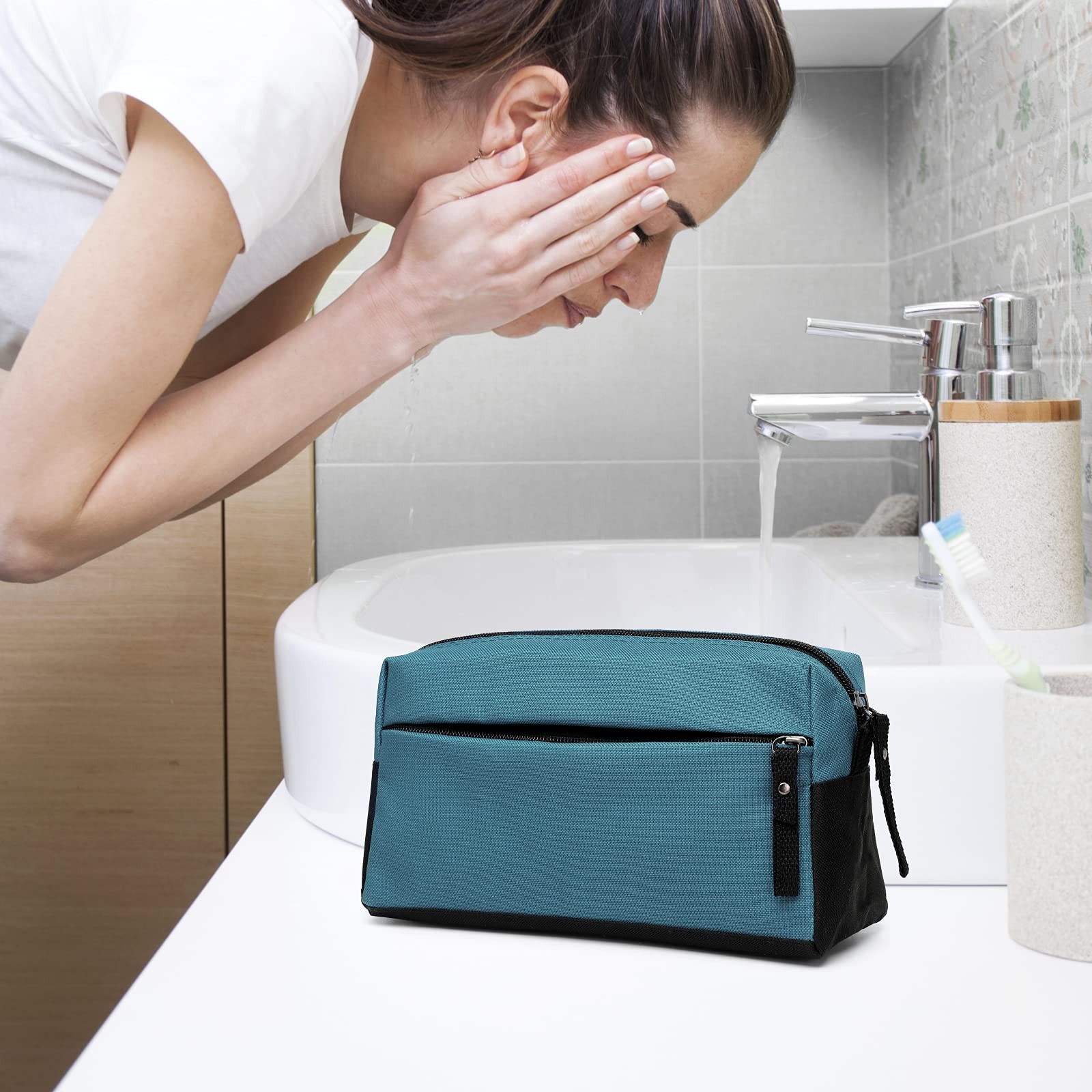 BuyAgain Toiletry Bag, Travel 9.25x5x3.75 inches, Silver Blue