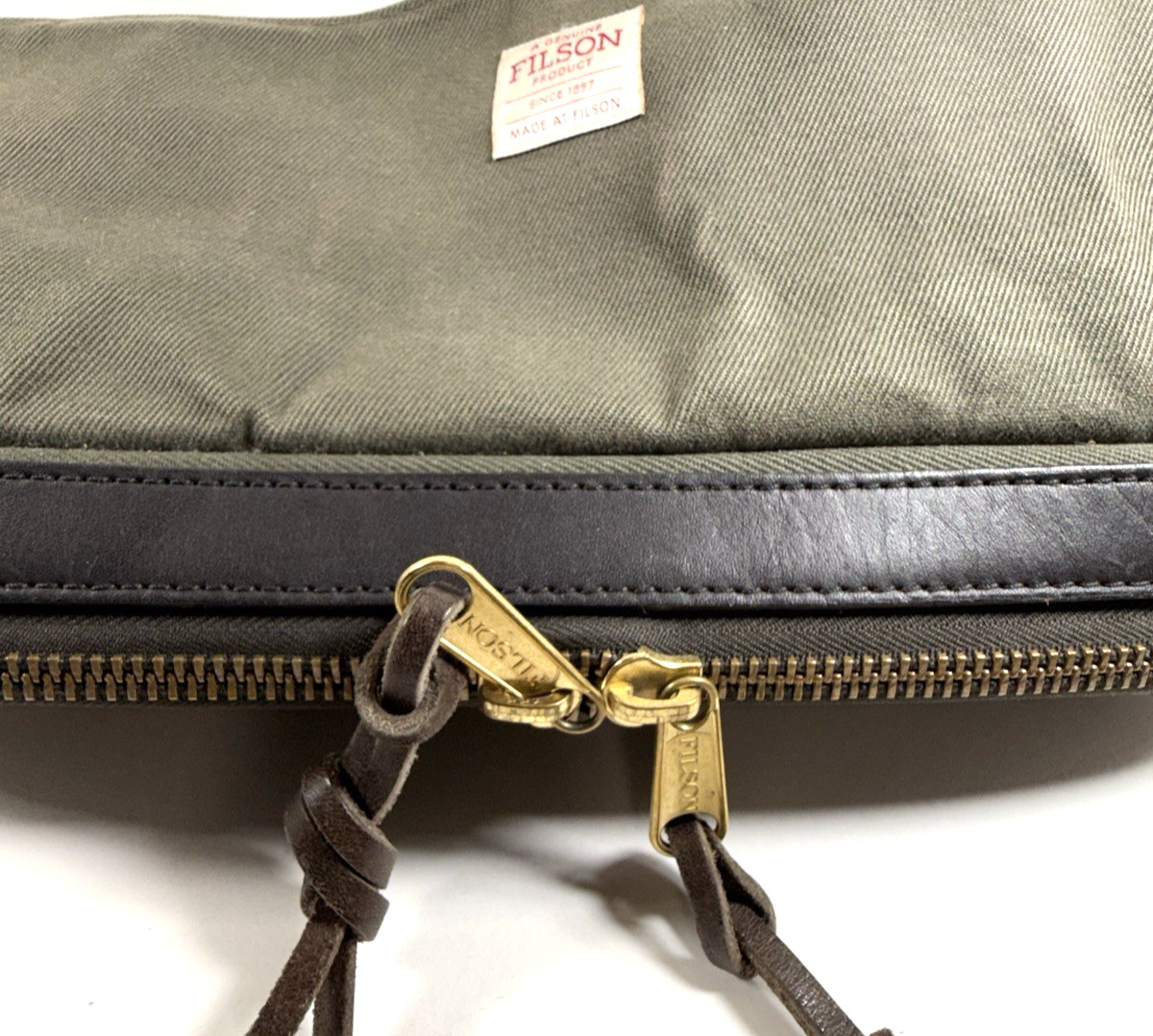 Filson 256 Dark Green Canvas Briefcase USA Made, brass Hardware Great Condition