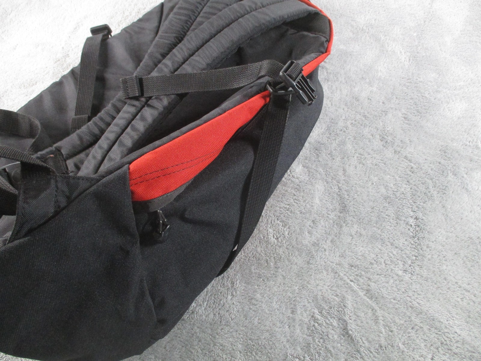 Nike Backpack Bag Mens Medium Red Black Padded Straps School Sports Bookbag