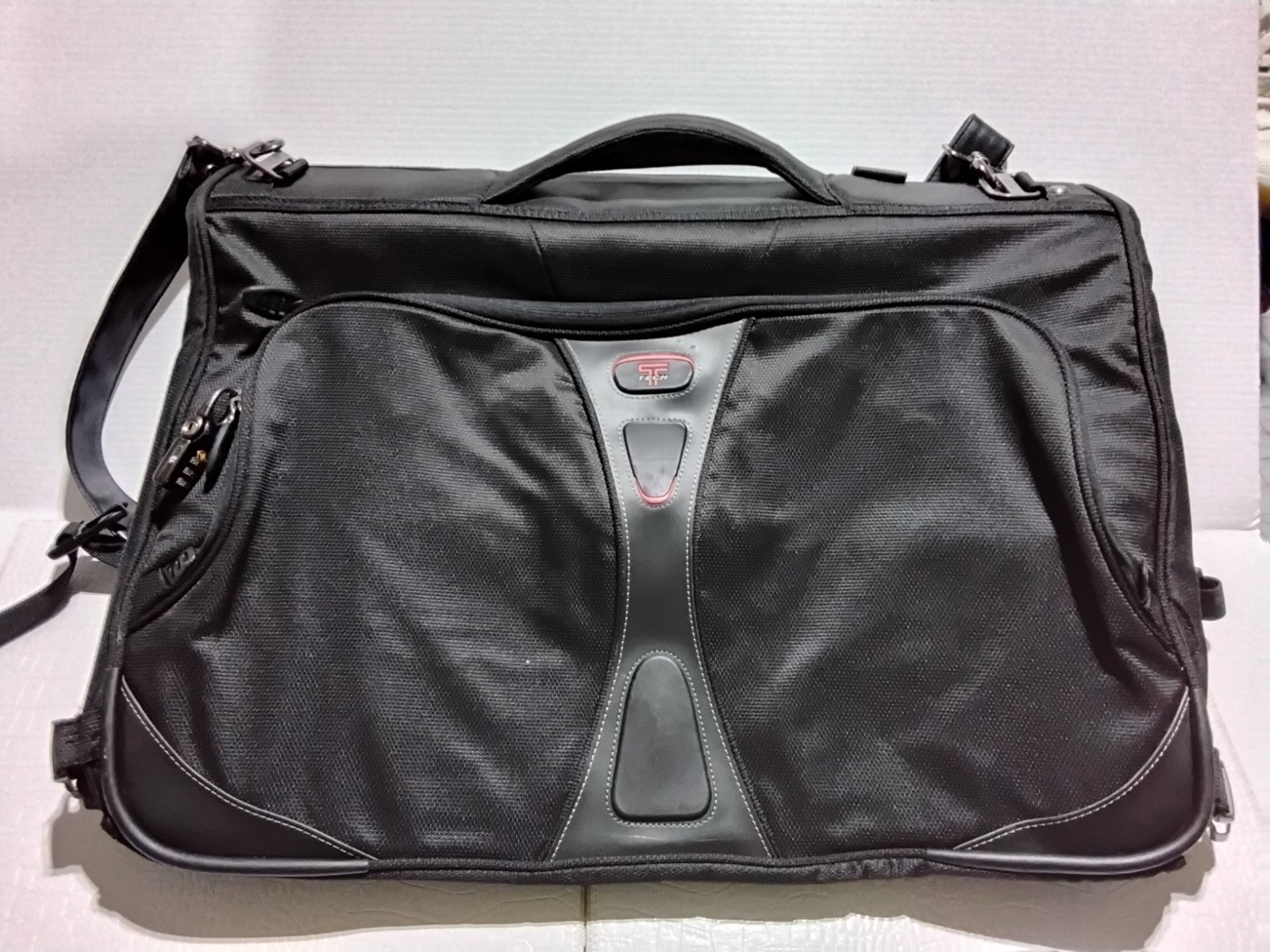 22” Tumi T-Tech 5536D Black Gray Tri-Fold Nylon Travel Garment Bag Suit Bag