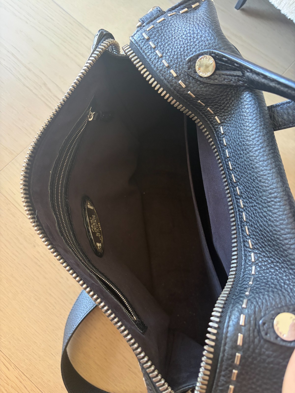 Beautiful item✨ Fendi Selleria Peekaboo Leather Business Bag