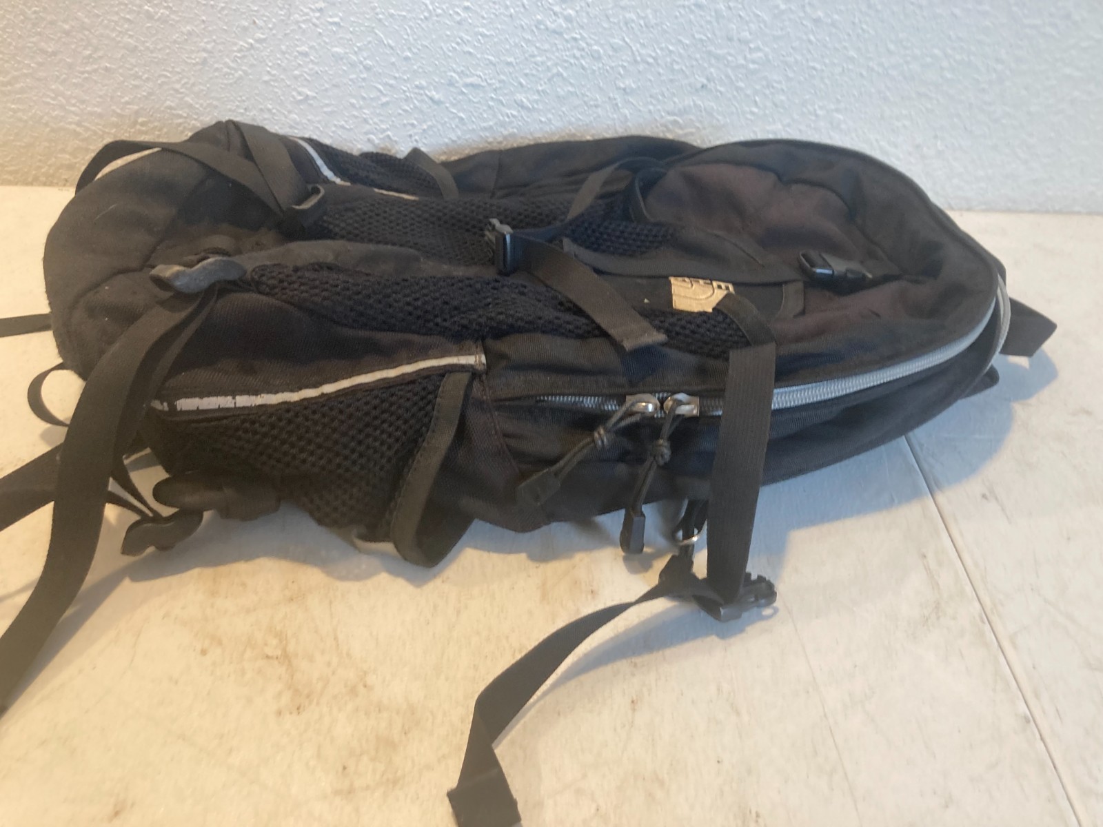 The North Face Recon Backpack Hiking School Pack Camp Gym Bag Busted Zipper