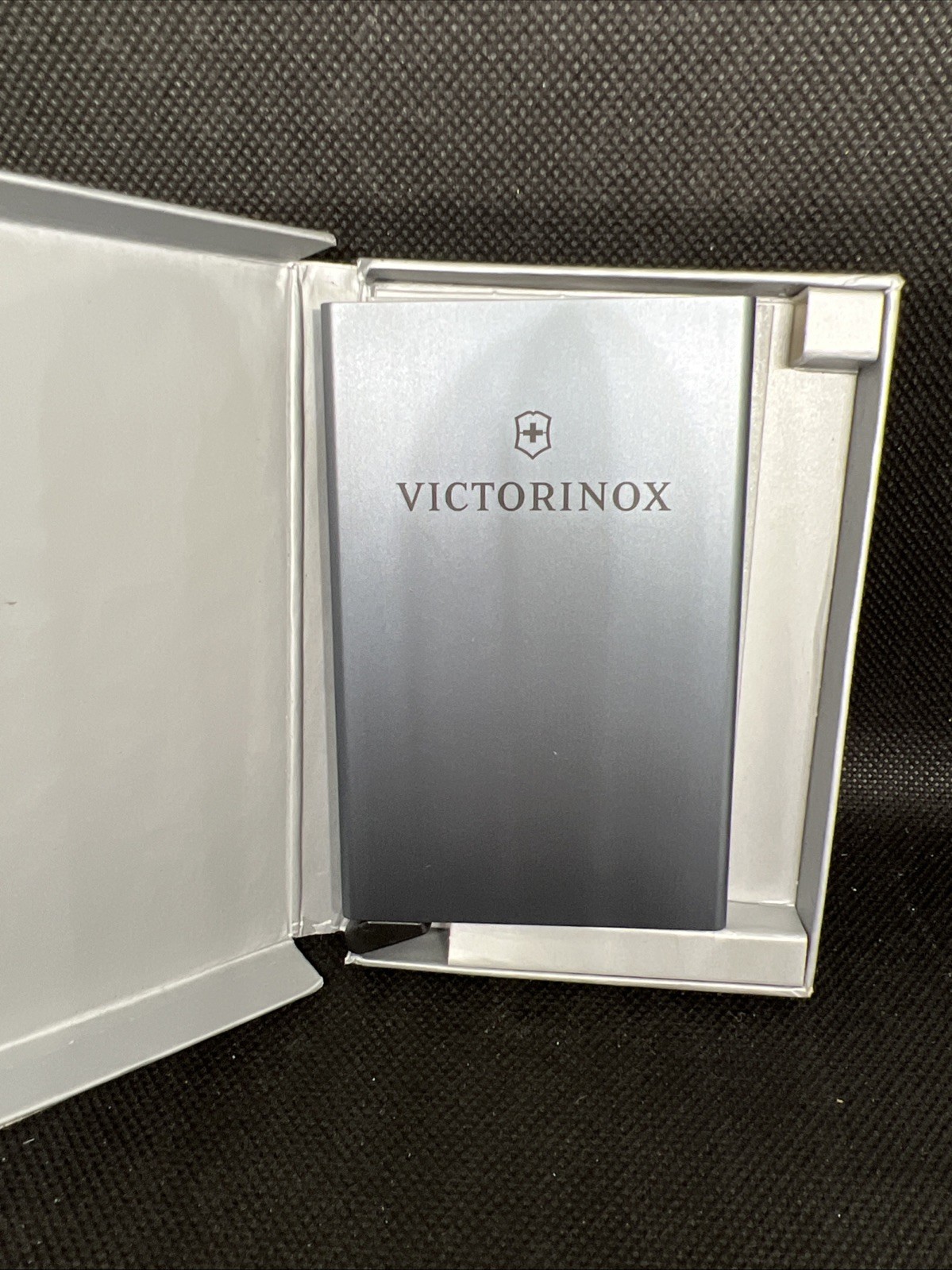 NEW Victorinox Altius Secrid Aluminum Card Wallet Case Protecto Grey