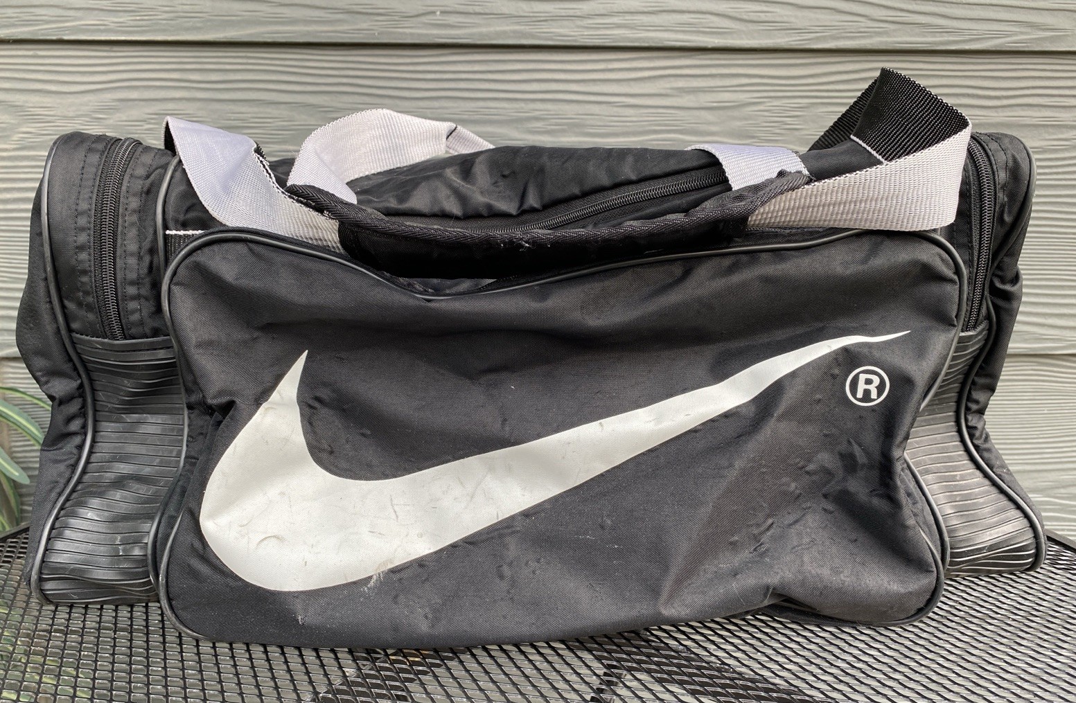 Vintage 90’s Nike Duffle Gym Sports Bag LARGE SWOOSH Black Strap -Flaw-