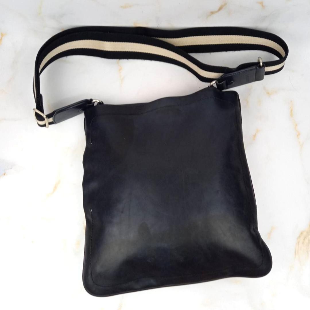 Authentic Bally Shoulder Bag Black Leather 33cm x 31cm x 1cm Authentic Condition