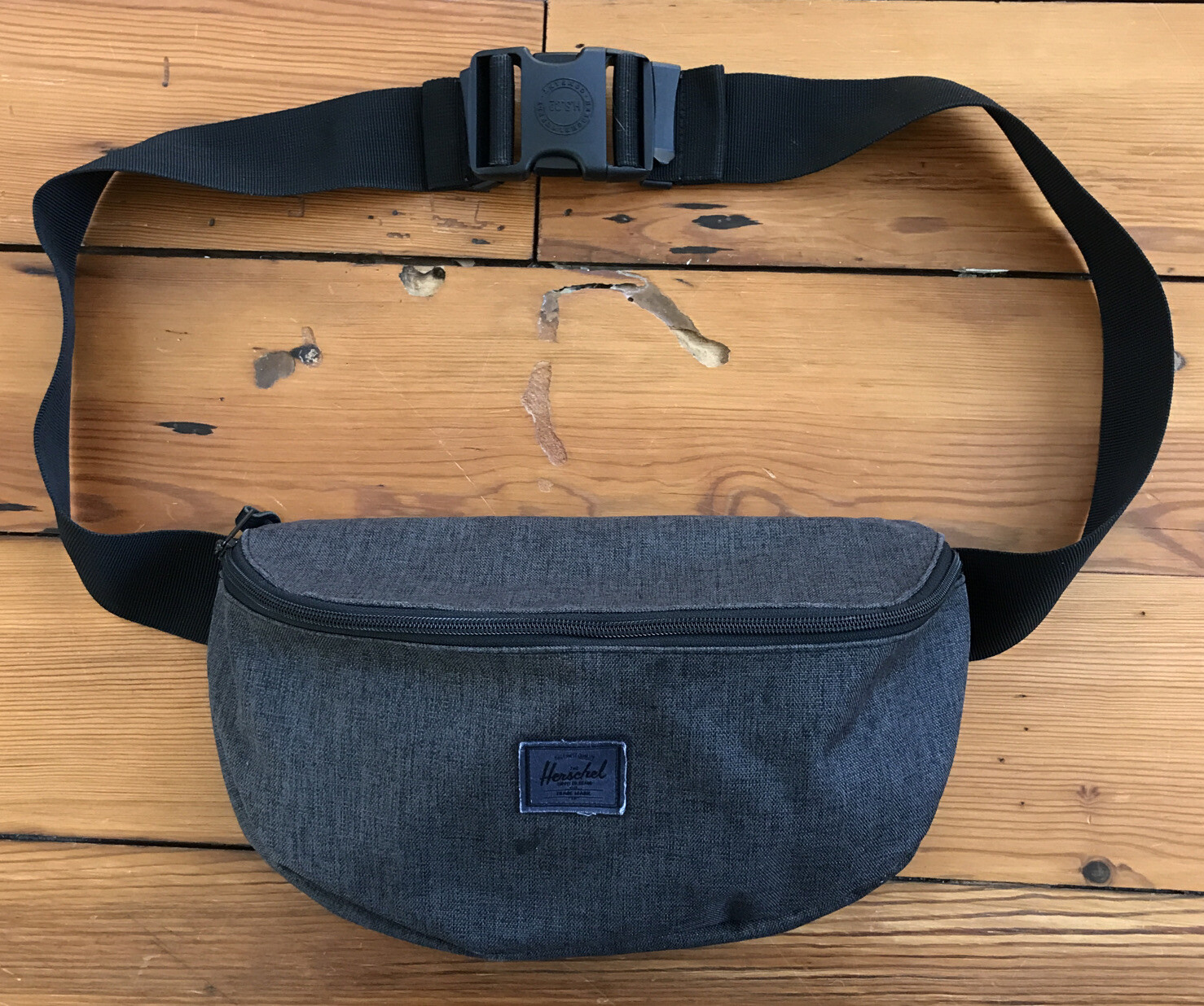Herschel Gray Fanny Pack Waist Belt Cross Body Hip Pouch Bag Medium 13.25″