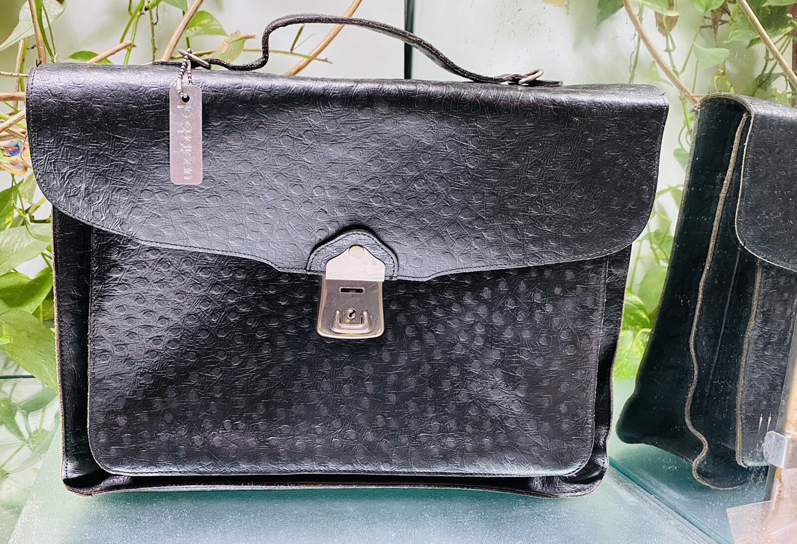 Le Château Men/Unisex Black Leather Vintage Briefcase Rare. Pre-owned￼￼