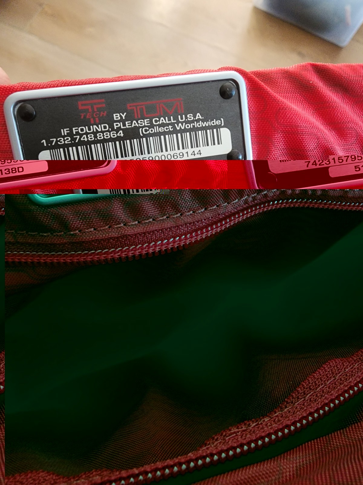 TUMI T-Tech Messenger Bag 5138D Black Nylon Laptop Crossbody Red Lining Men EUC