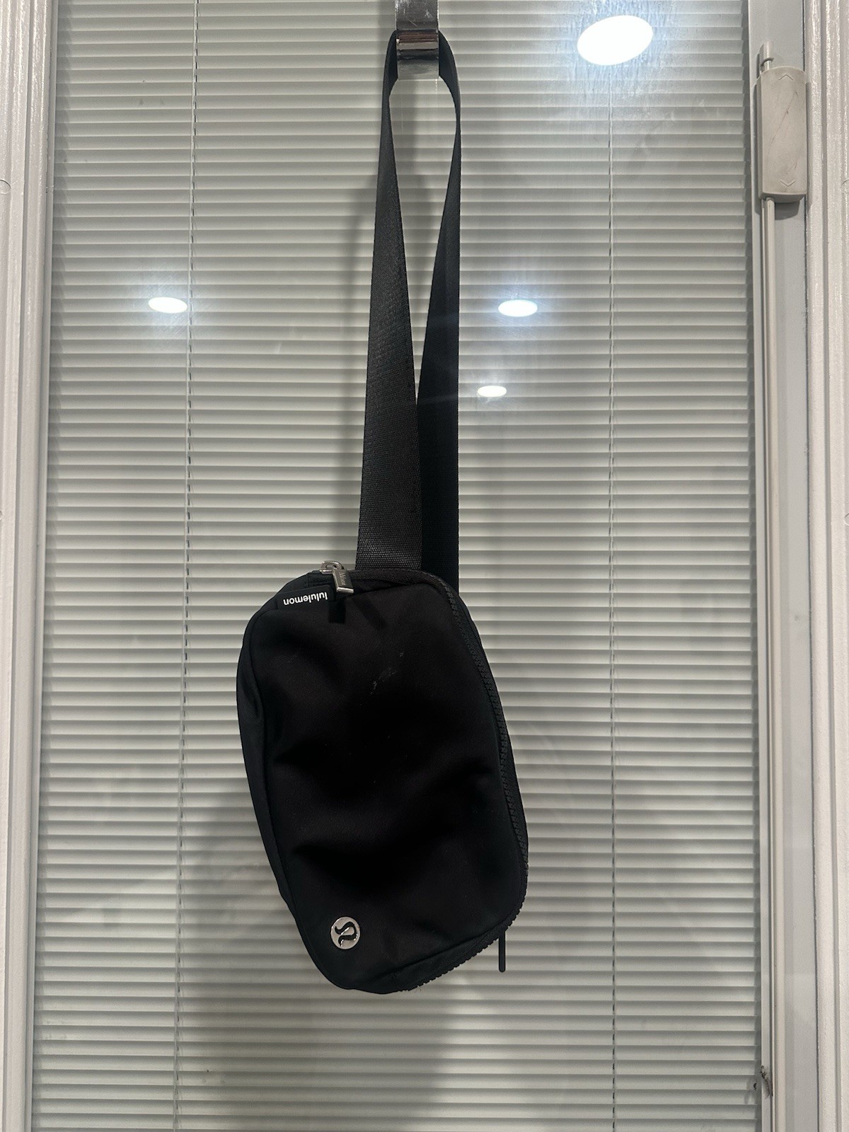 lululemon Black Small Crossbody Sling Bag Zipper Adjustable Strap Unisex