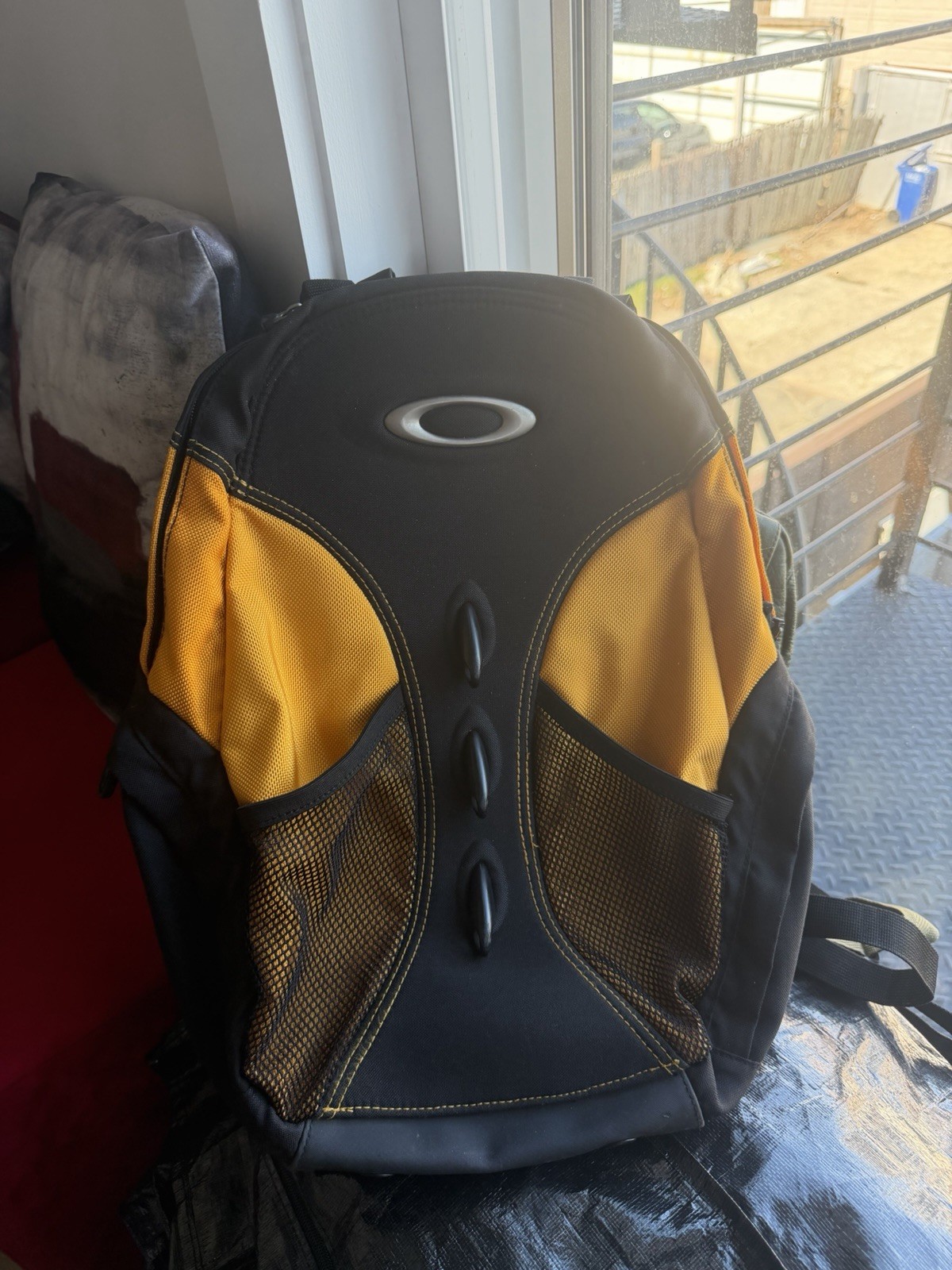 Vintage Oakley “Spike” Backpack – Yellow & Blue