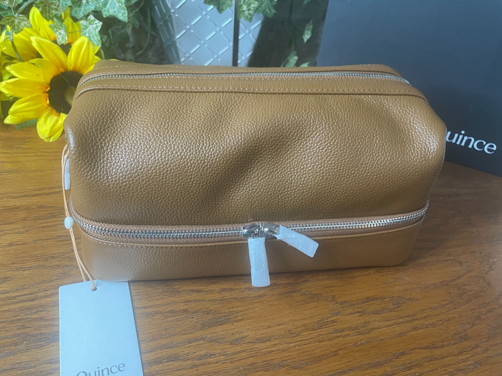 NWT QUINCE MEN’S ITALIAN LEATHER DUAL COMPARTMENT TOILETRY ZIP AROUND BAG