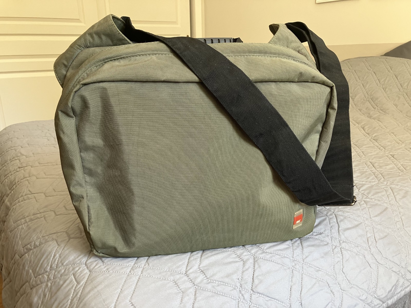 Vintage Nike -Y2K Tech Crossbody Messenger – Athletic Laptop Side Bag – Green