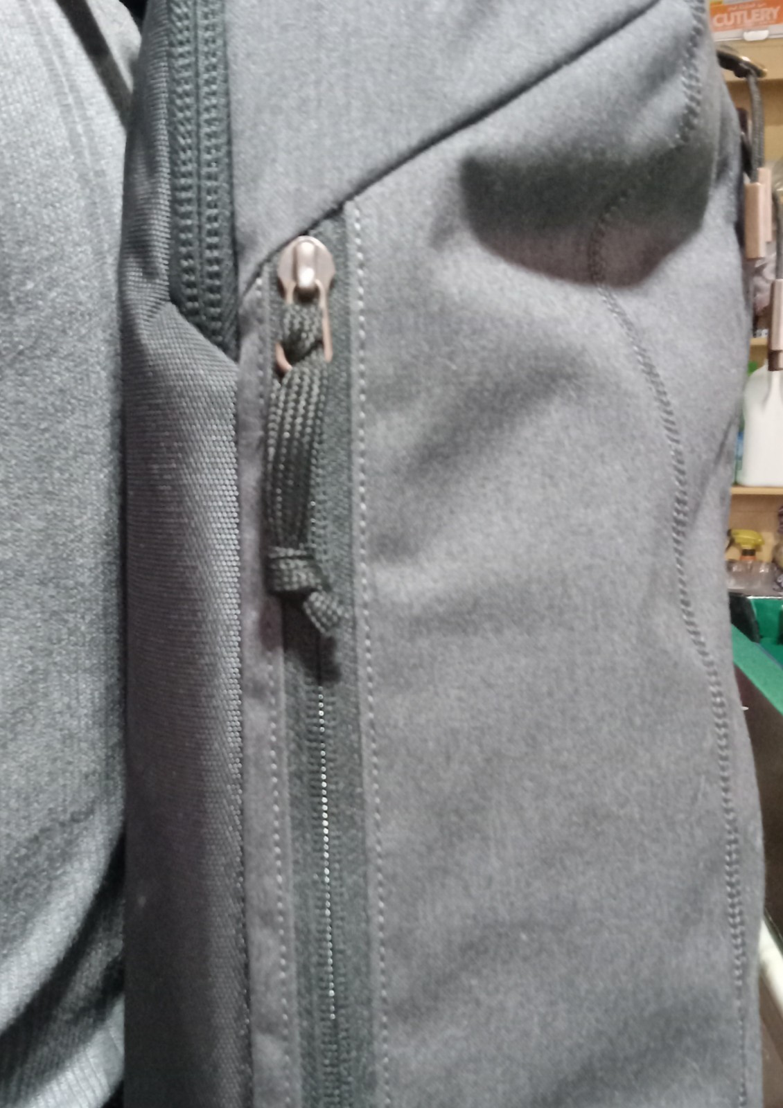THULE Brand New Vea Backpack Daypack Laptop Camera Padded Gray Lots of Pockets