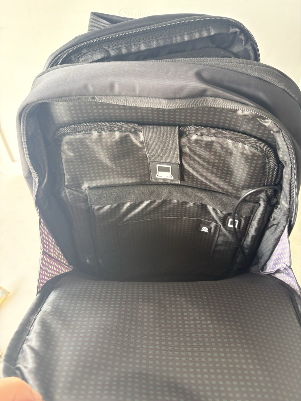Duchamp London Getaway Expandable Travel Backpack Suitcase Black Carry-On