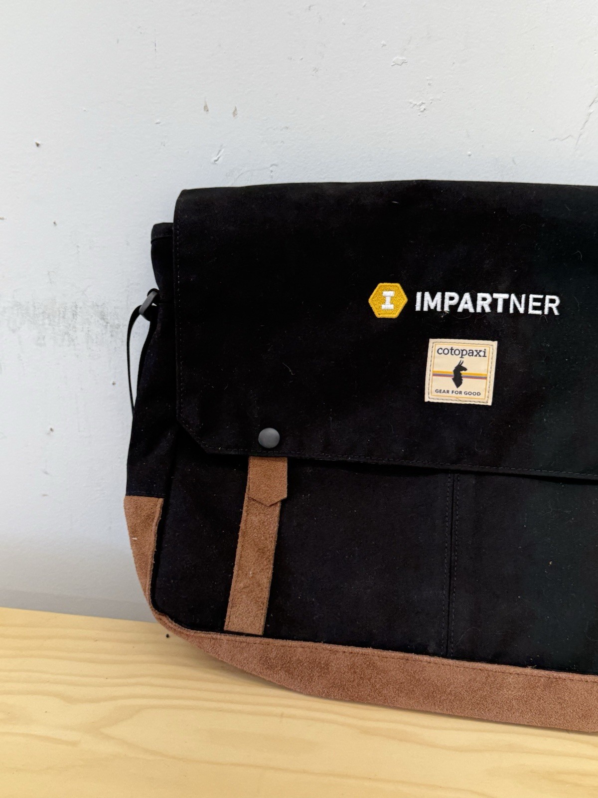 Cotopaxi Canvas Shoulder Messenger Bag Black Brown Suede Leather Trim