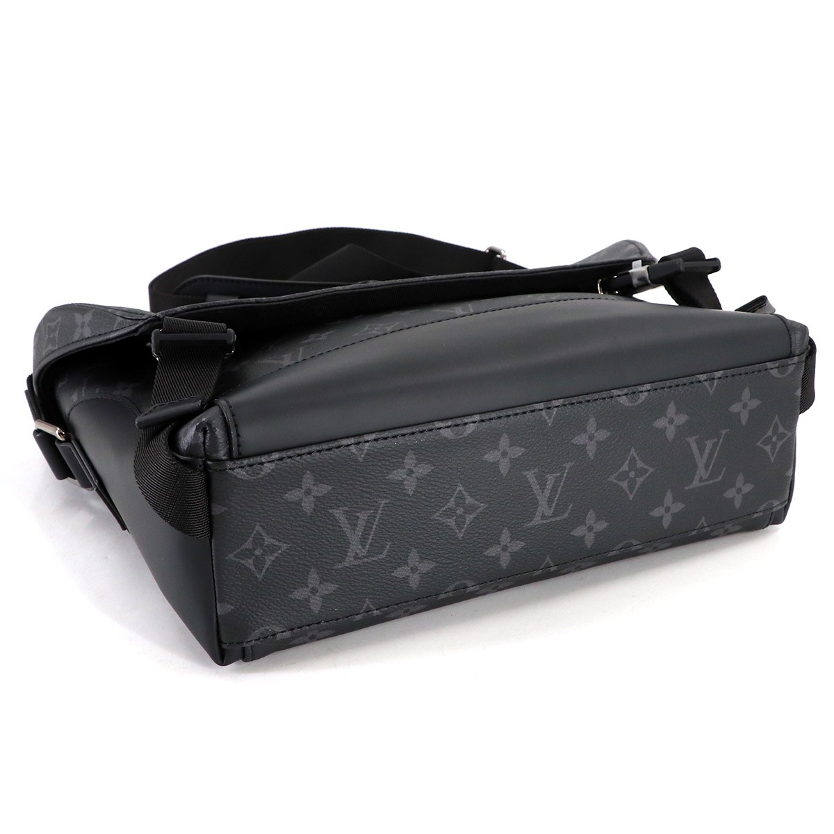 LOUIS VUITTON Monogram Eclipse Messenger Voyage PM Shoulder Bag M40511 90313089