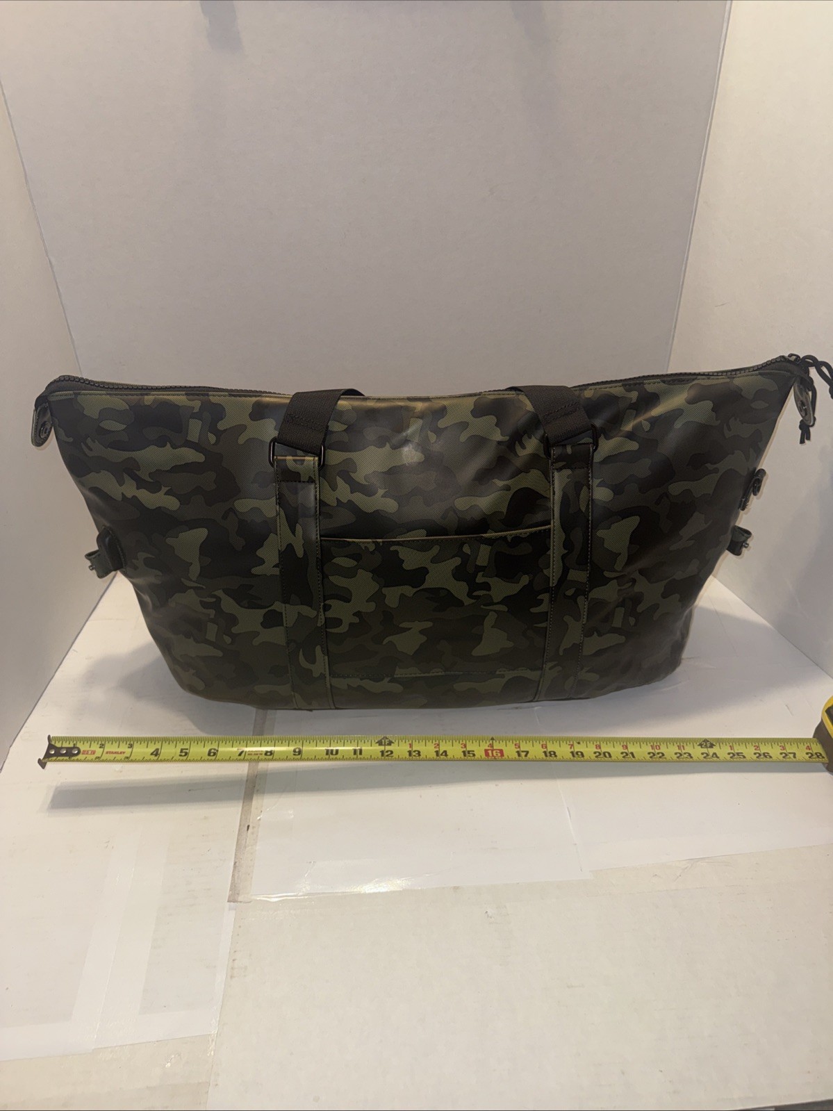 Duchamp Rubberized Camo Tote Duffle Bag Carryall Travel Gym Weekender USB cable