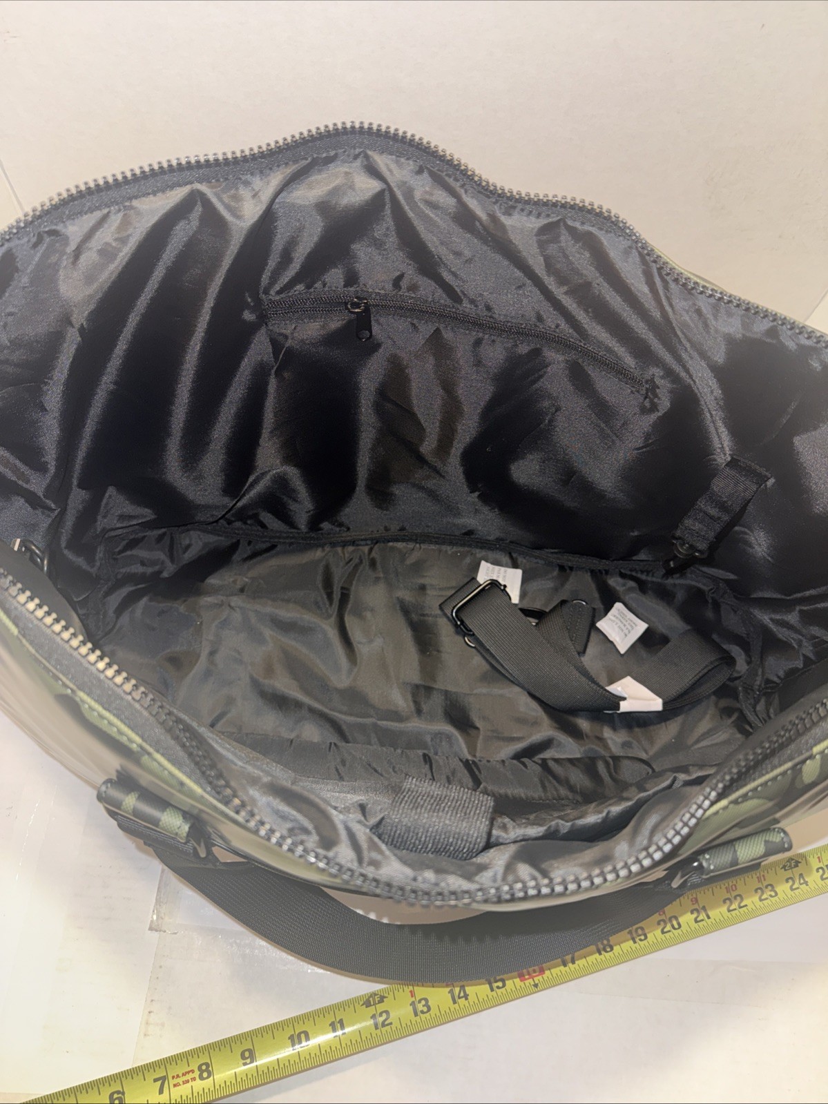 Duchamp Rubberized Camo Tote Duffle Bag Carryall Travel Gym Weekender USB cable