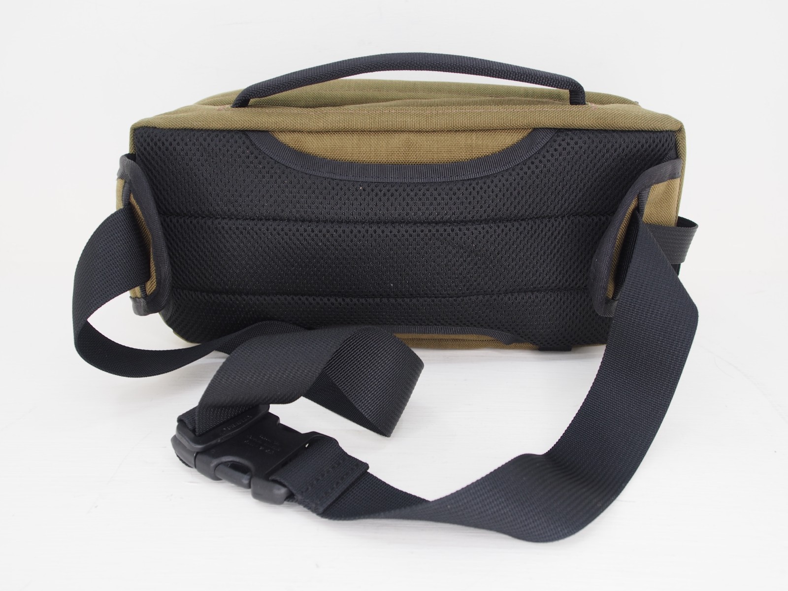 Chrome Industries Kovac Sling Messenger Bag for commuting and cycling.