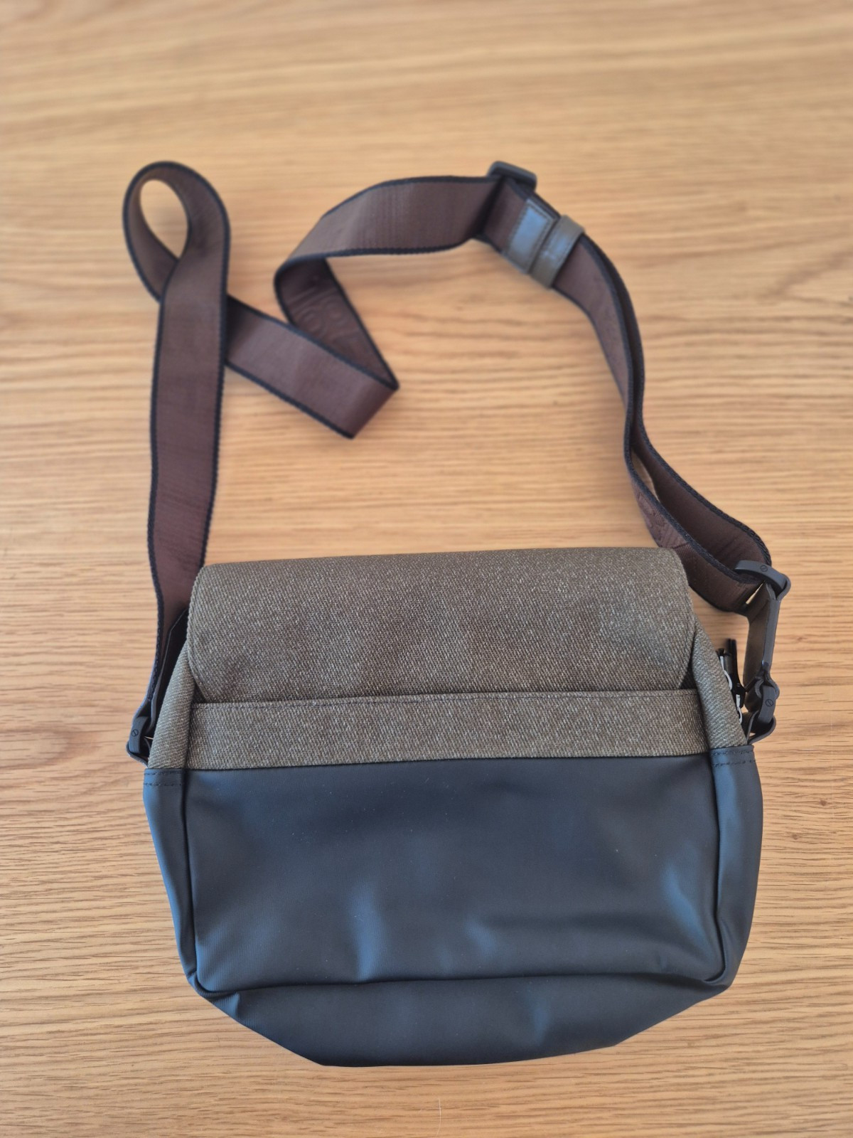 BALLY REENZO NYLON CANVAS CAMERA MENS UNISEX BAG NEVER USED BLACK & KHAKI