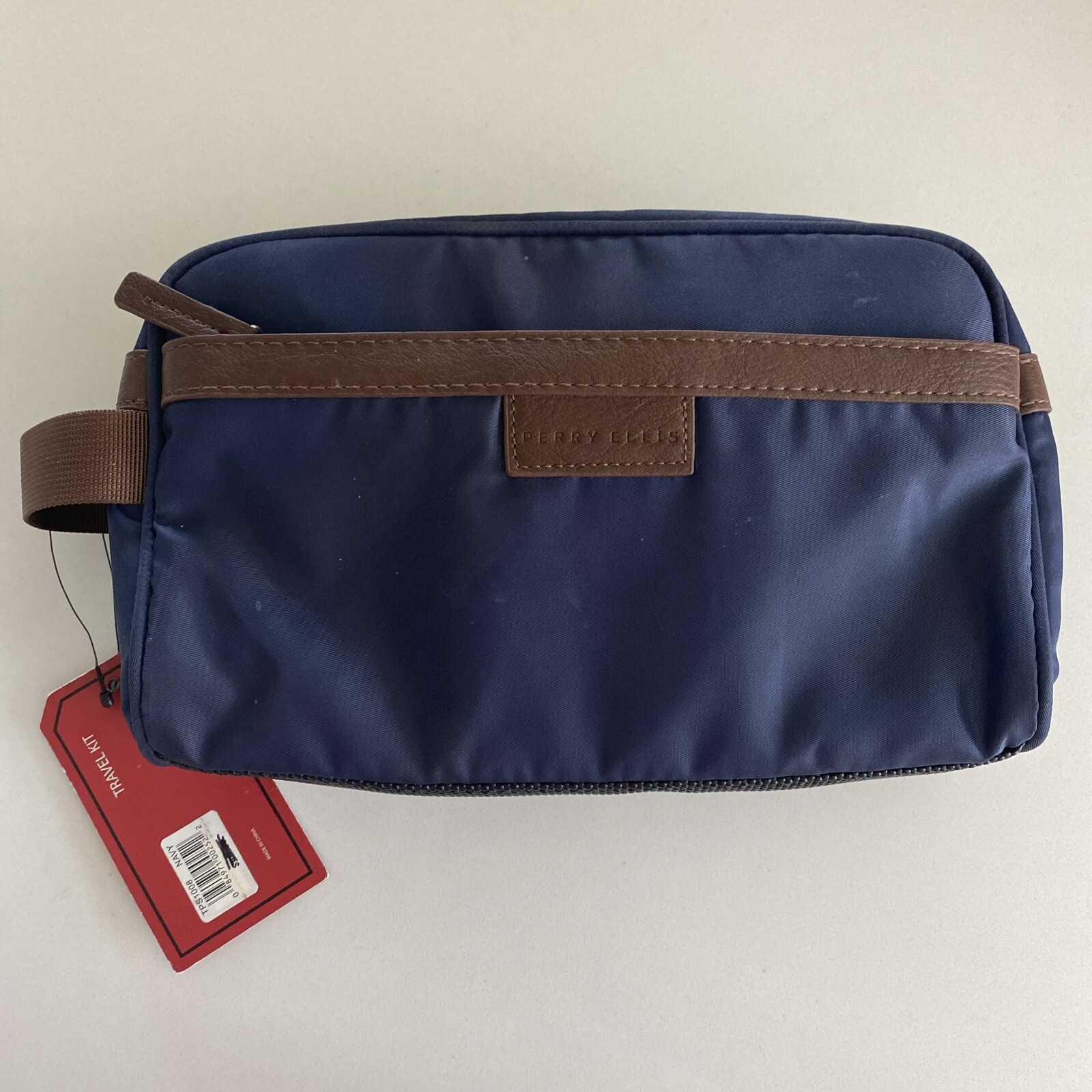 Perry Ellis Portfolio Travel Kit Navy Water Resistant Zip Closure New with Tag!