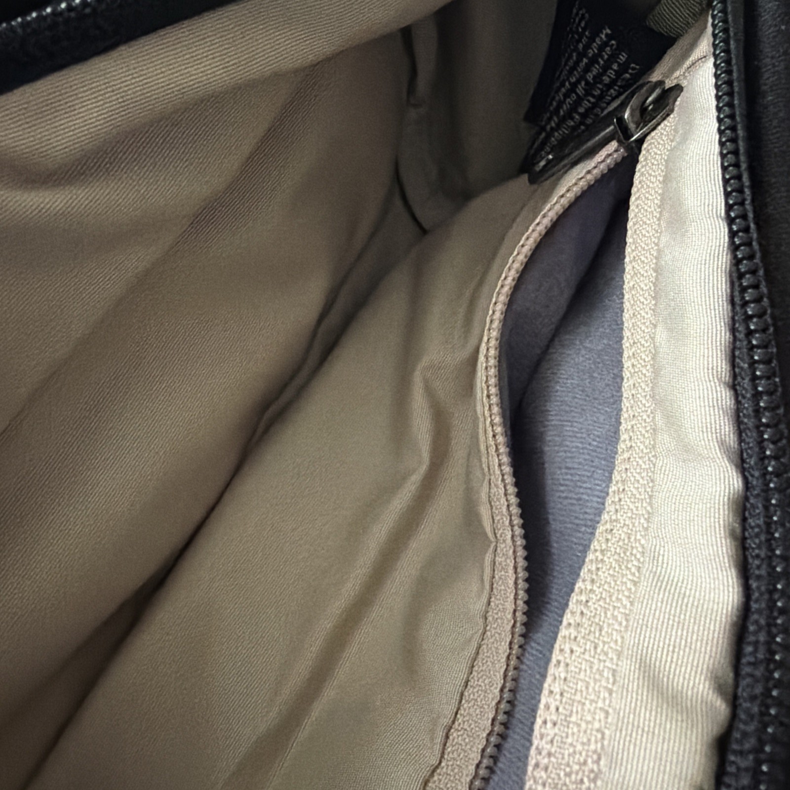 Bellroy Sling Bag Mini 4L Black Crossbody Travel Everyday Carry EDC Excellent