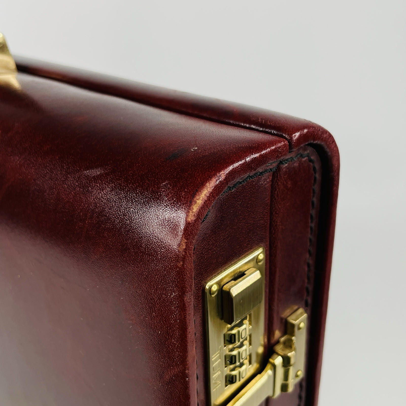 TUMI Burgundy Side Lock Attaché Leather Slim Hard Case Briefcase 2.75″, 1990s
