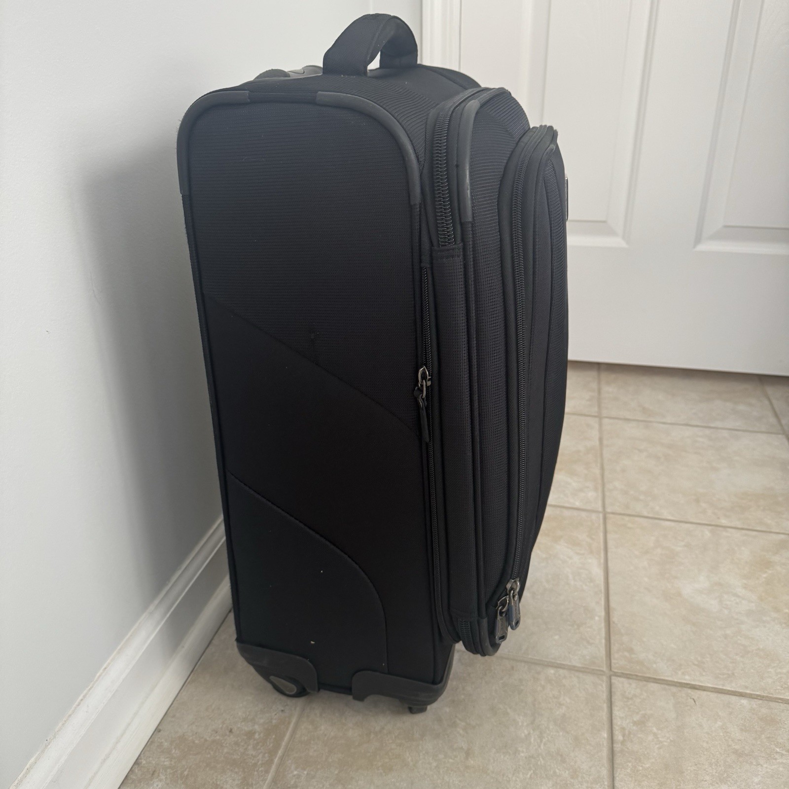 Travelpro Maxlite 5 Softside Expandable Luggage 4 Spinner Wheels 22” Carry On