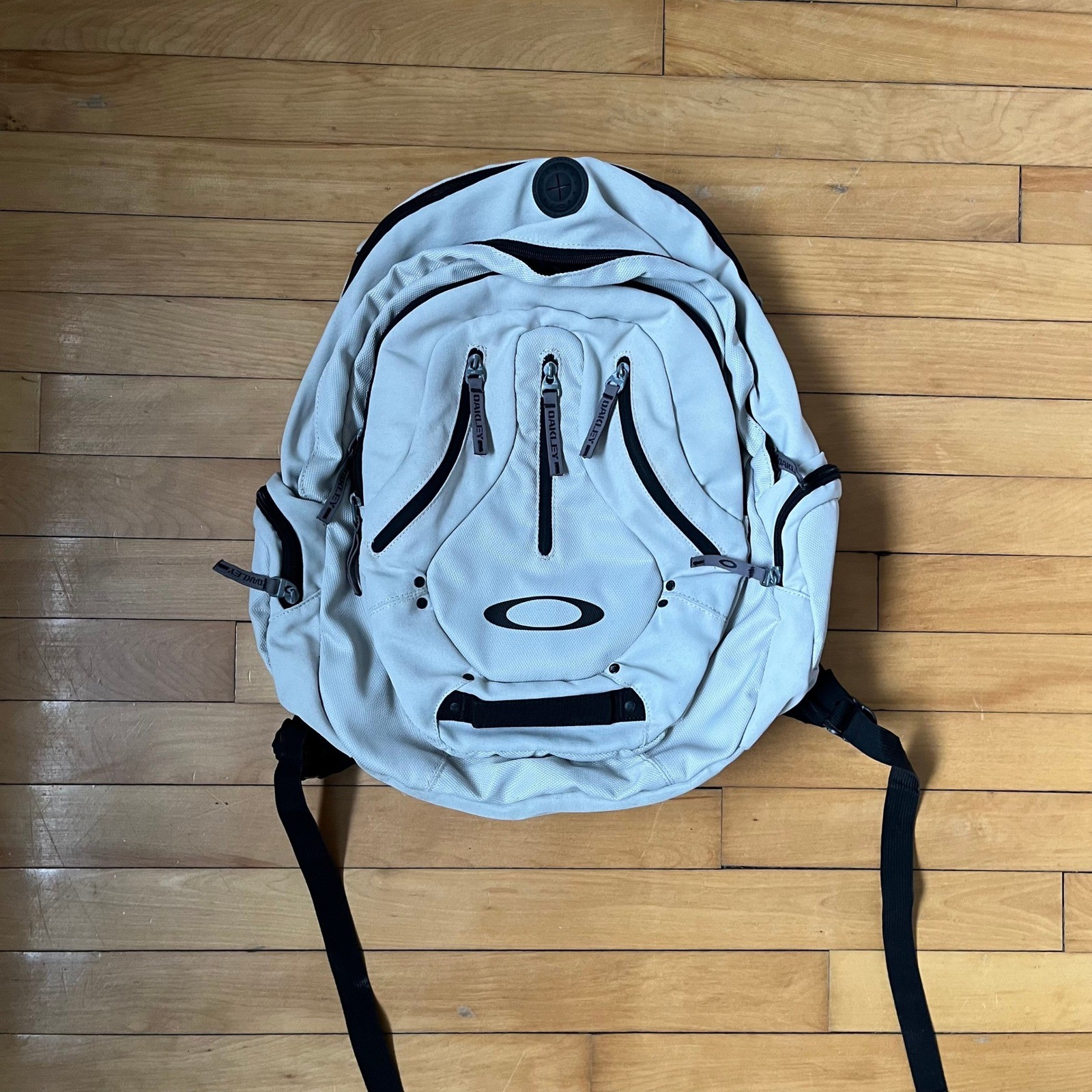 Oakley Icon 2.0 Backpack Bone White Black Technical Gorpcore Laptop Bag