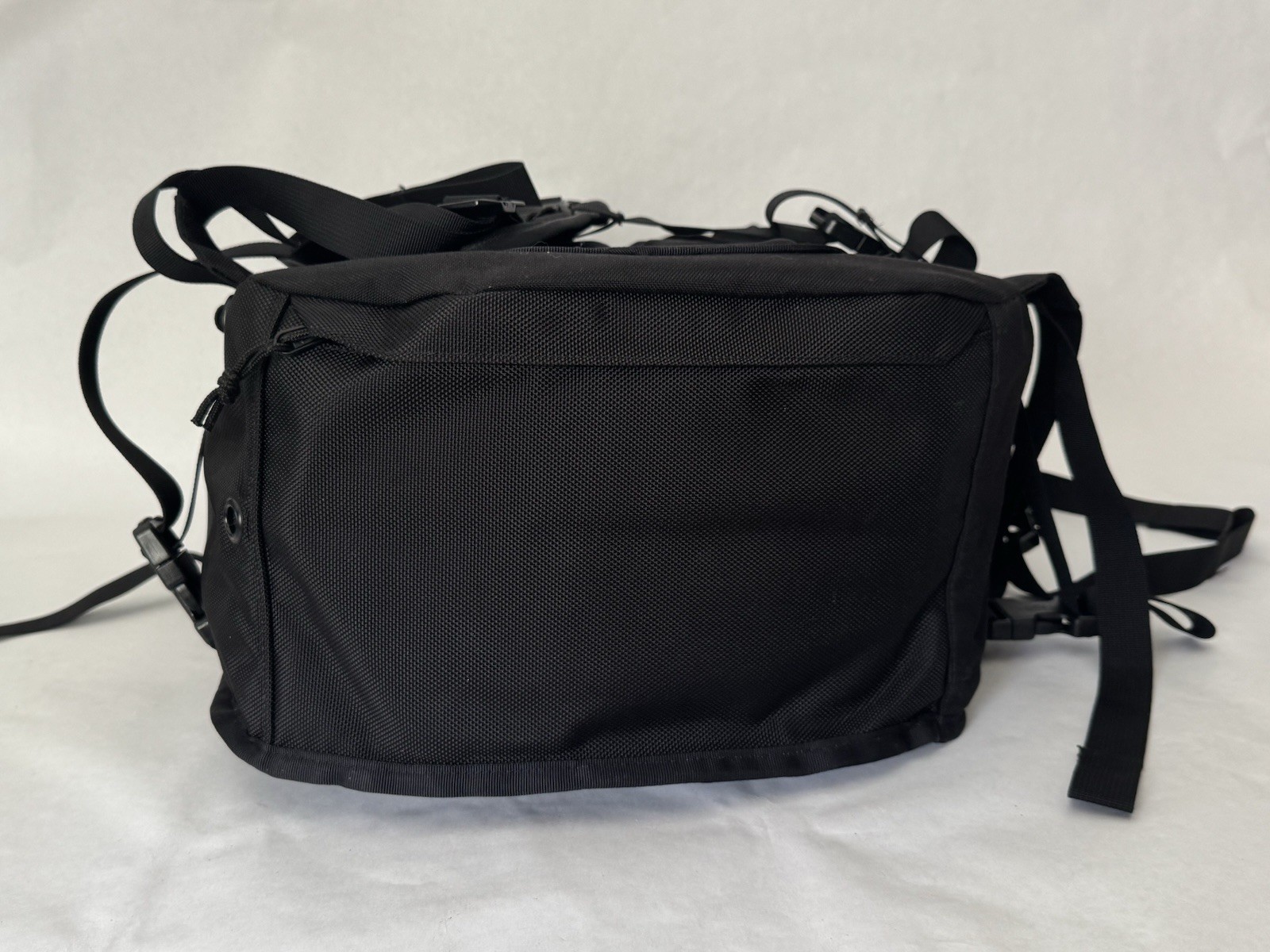 CHROME Warsaw MD 25L Backpack Professional Messenger Water Resistant Bag EUC