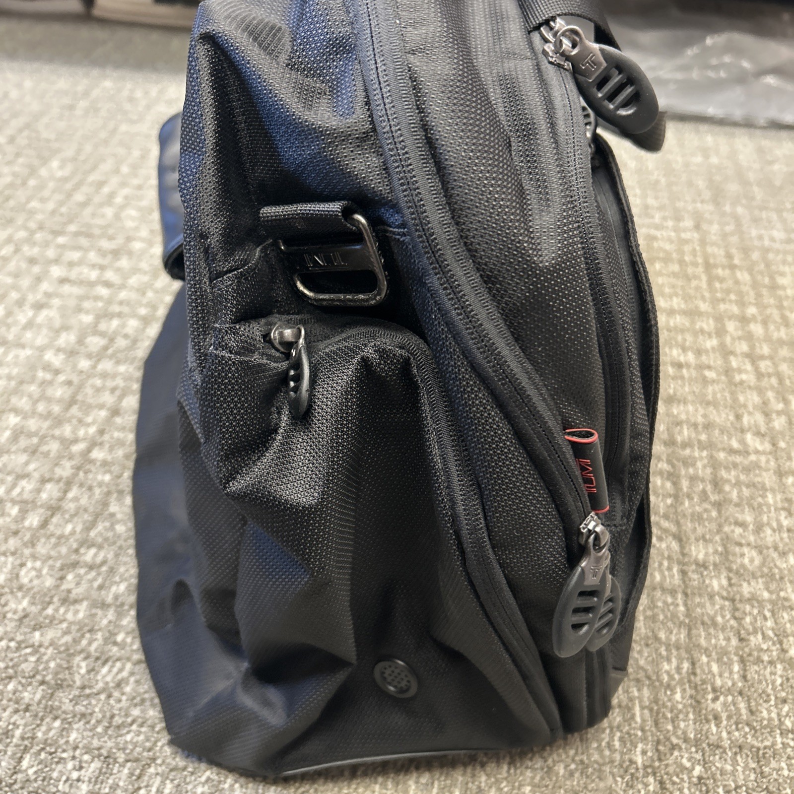 TUMI T-Tech Black Nylon Expandable Carry On Duffel 5540D Travel No Strap