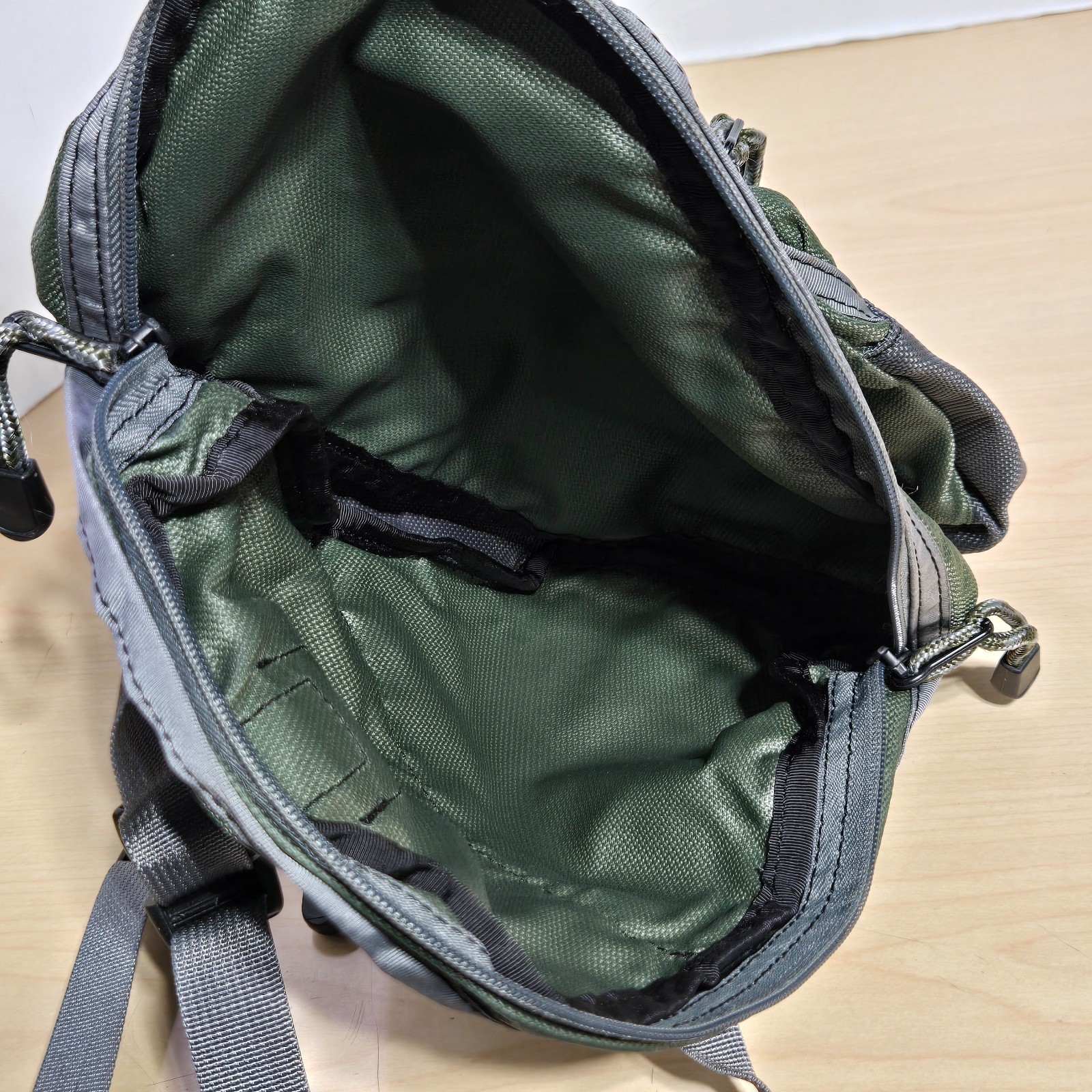 Orvis Travel Bag Nylon pockets